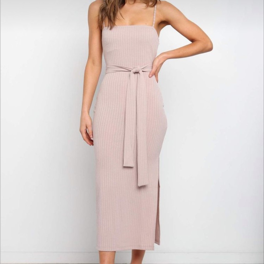 Gorgeous, like-new Petal & Pup Wilabelle dress in Mauve. Size Small. Worn once!